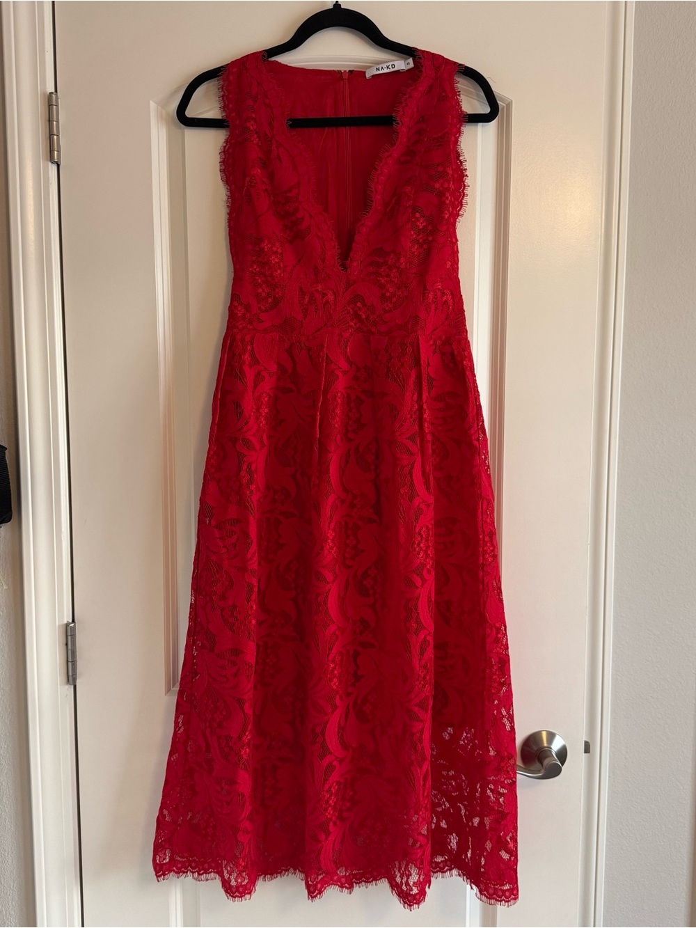 NA-KD Red Lace V-Neck Sleeveless Midi Dress